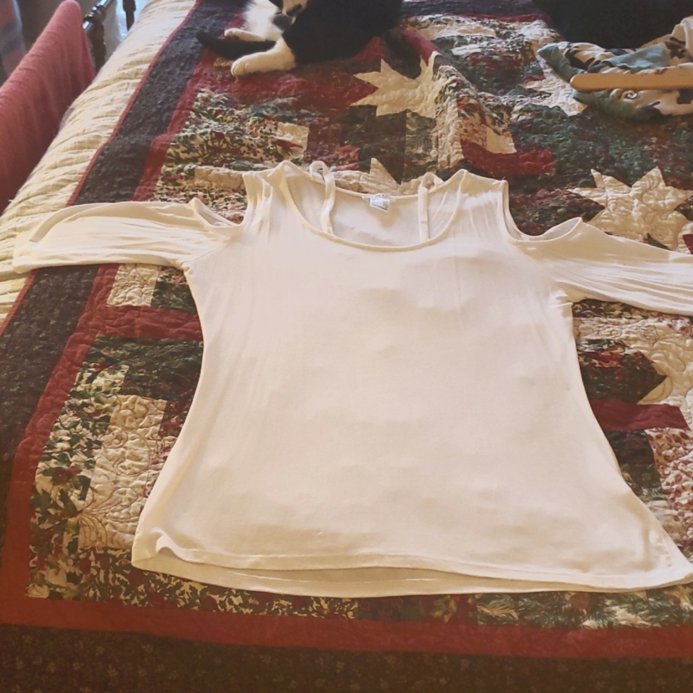 Venus (m) White Spaghetti strap cold shoulder tee